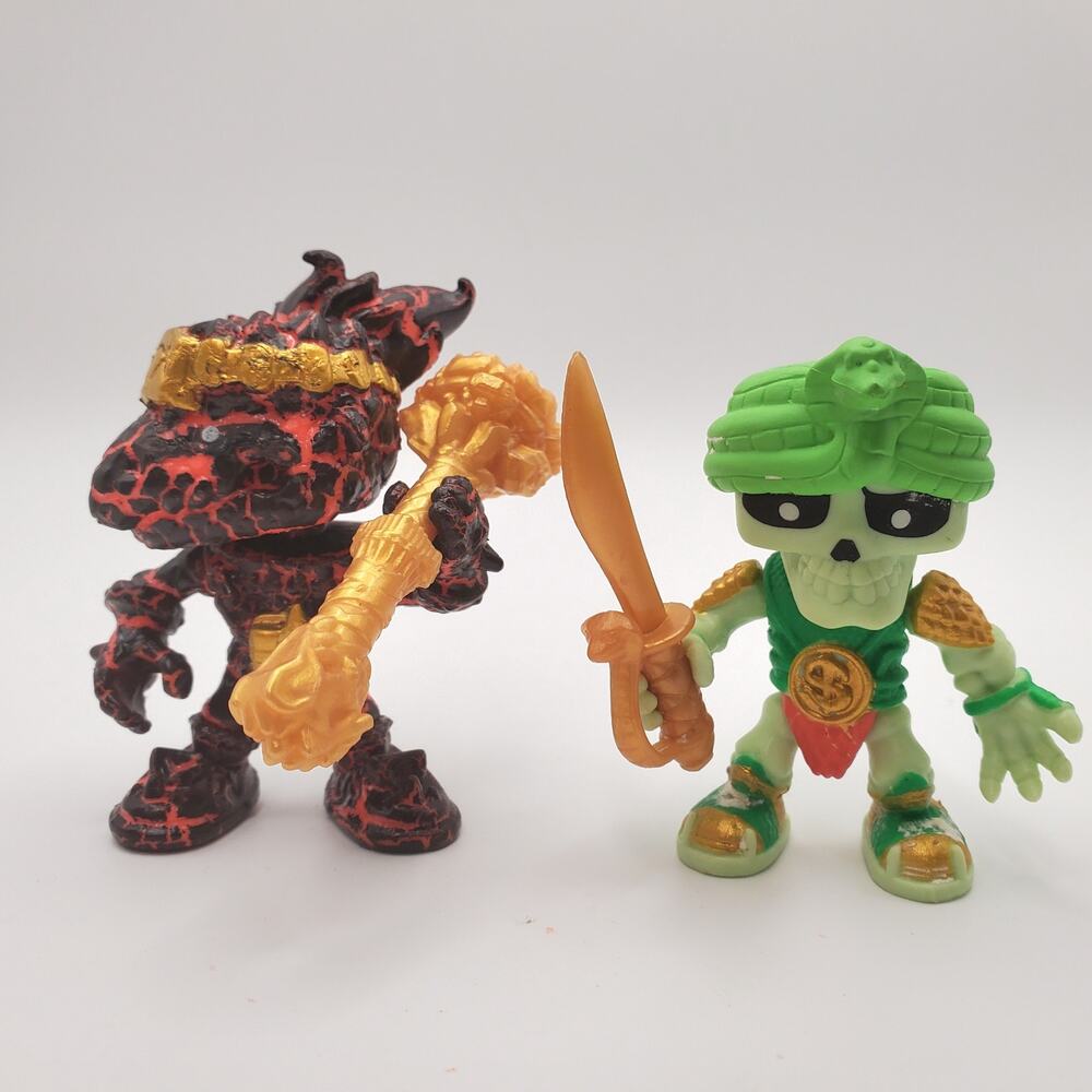 2 Treasure X Fire and Ice Action Figures‎ Lava Demon Ice Hunter Gold Weapons